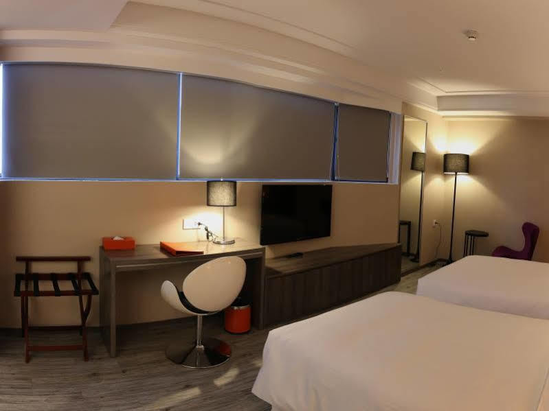 Royal Fine Hotel Гаосюн Экстерьер фото