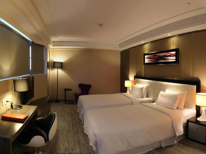 Royal Fine Hotel Гаосюн Экстерьер фото